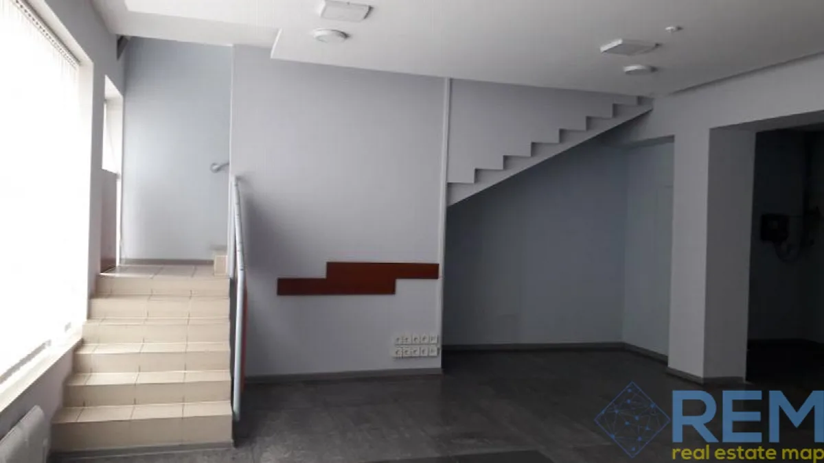 Комерційна, 190 м², Центр