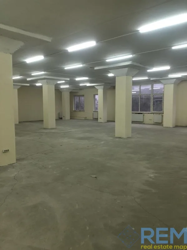 Комерційна, 505 м², Центр