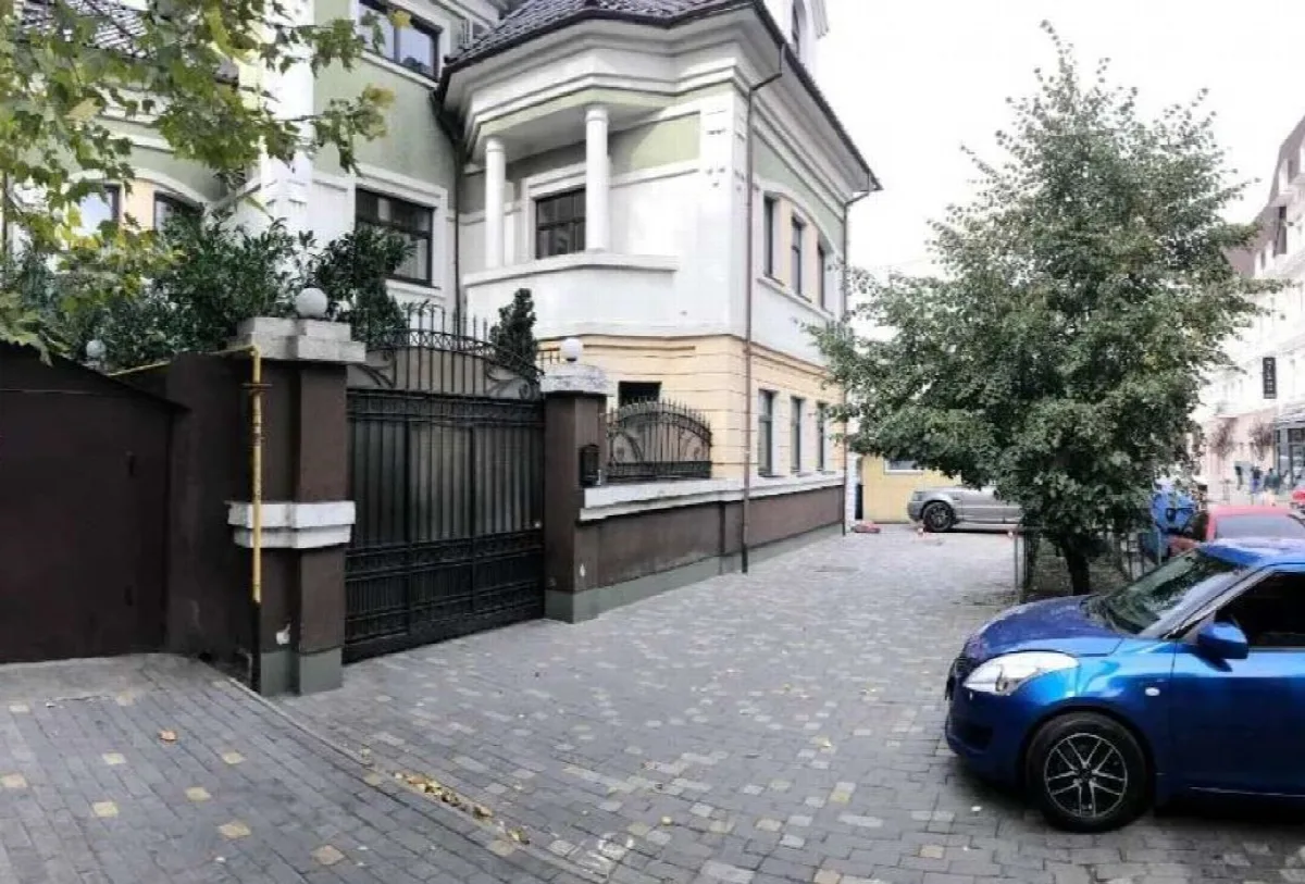6-комнатный дом, 419 м², Центр