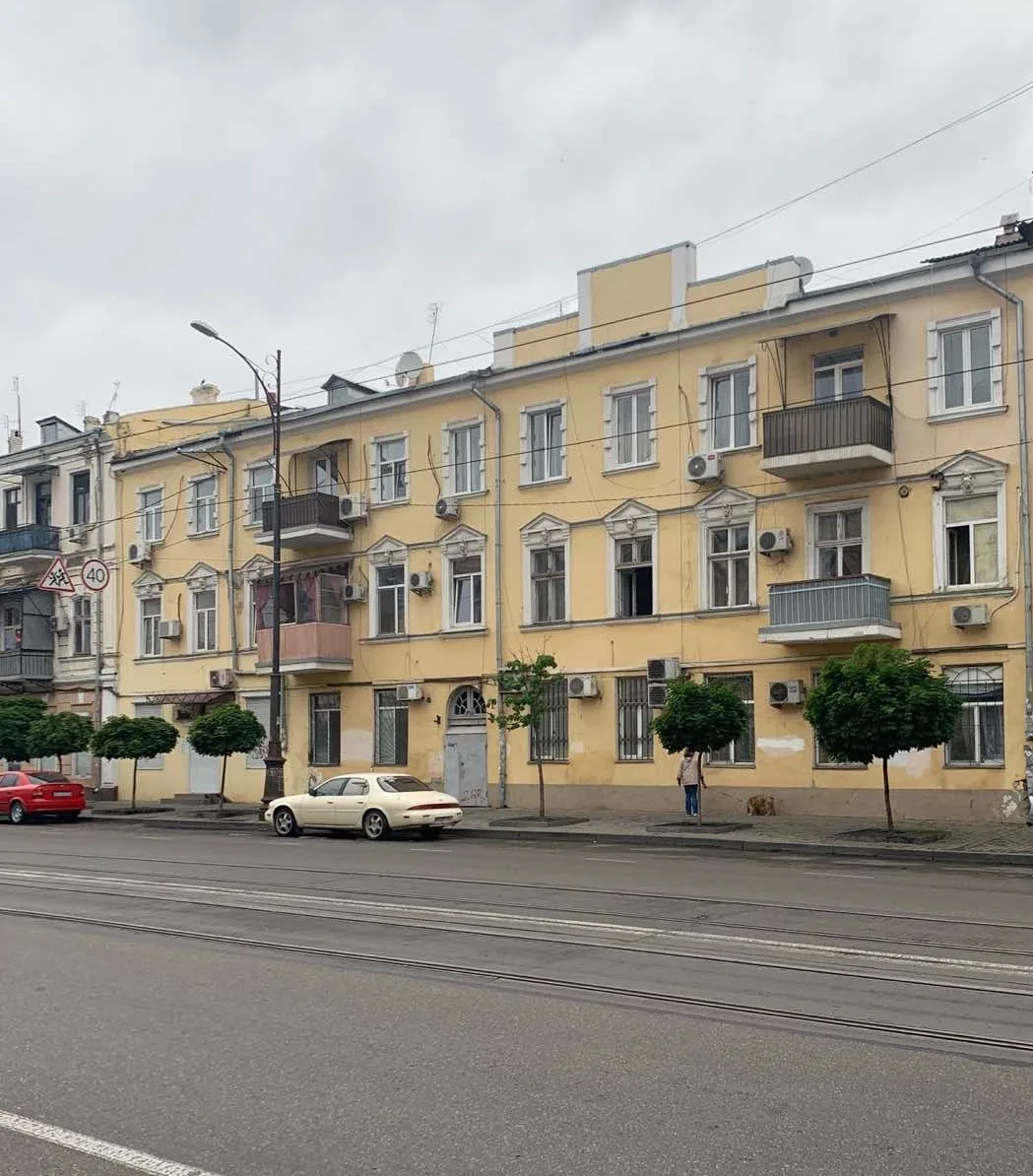 Комерційна, 70 м², Центр