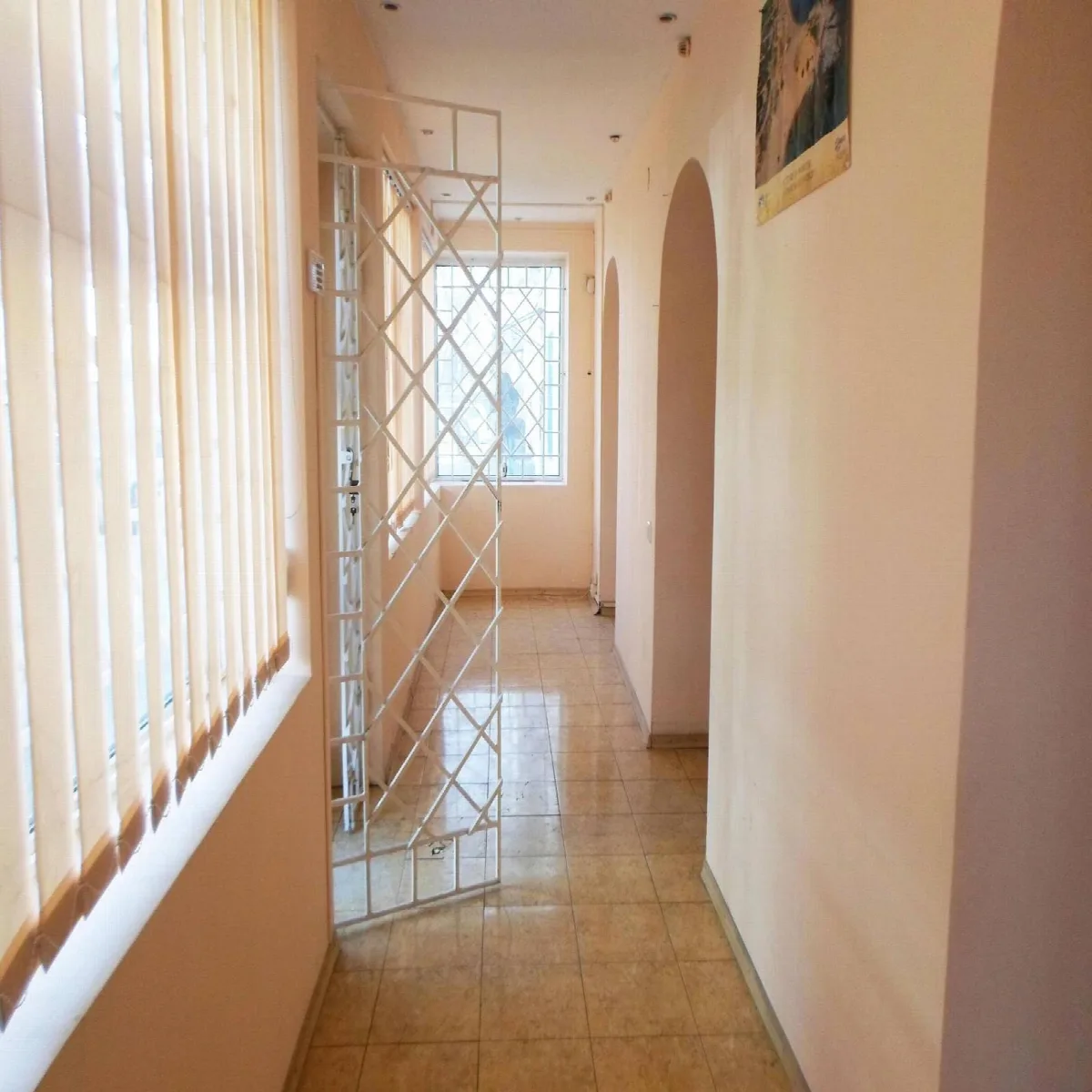 Комерційна, 80 м², Центр