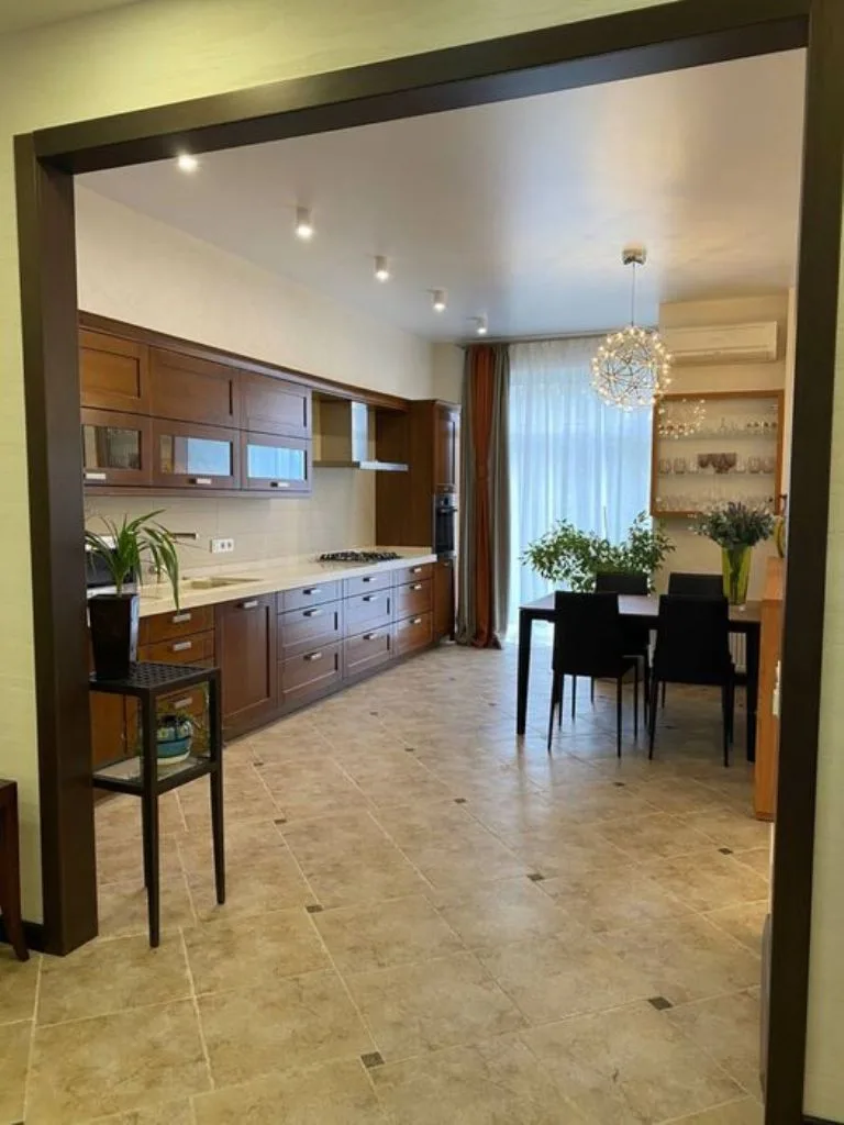 2-room apartment, 114 m², City centre