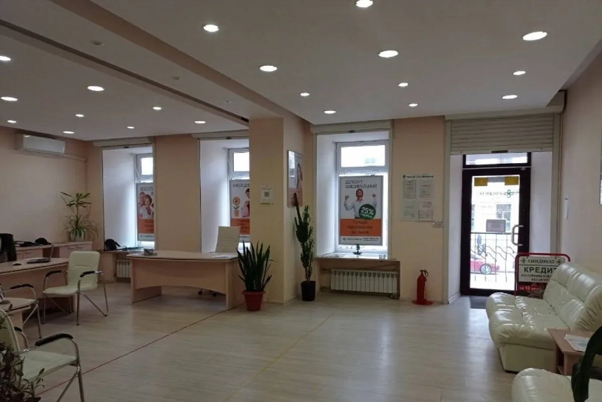 Комерційна, 178 м², Центр