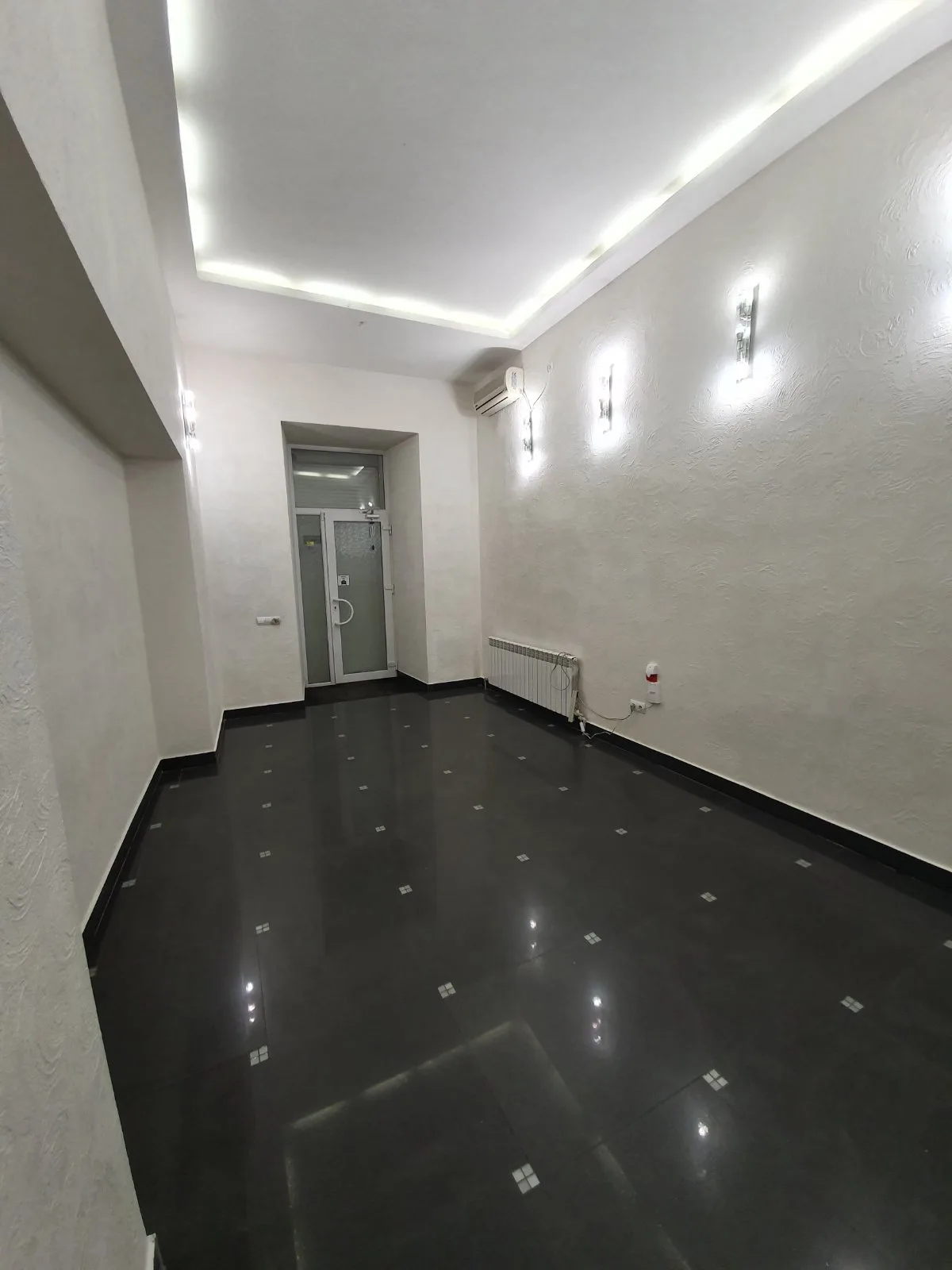Комерційна, 65 м², Центр