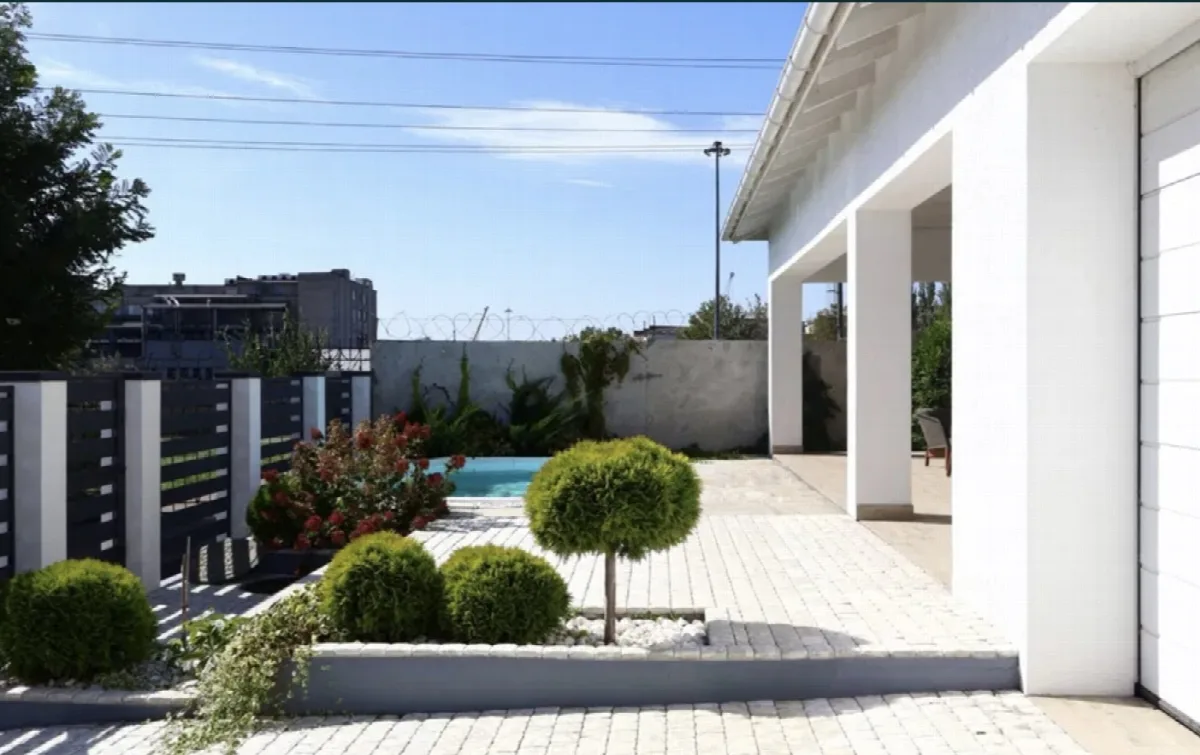 3-комнатный дом, 320 м², Совиньон