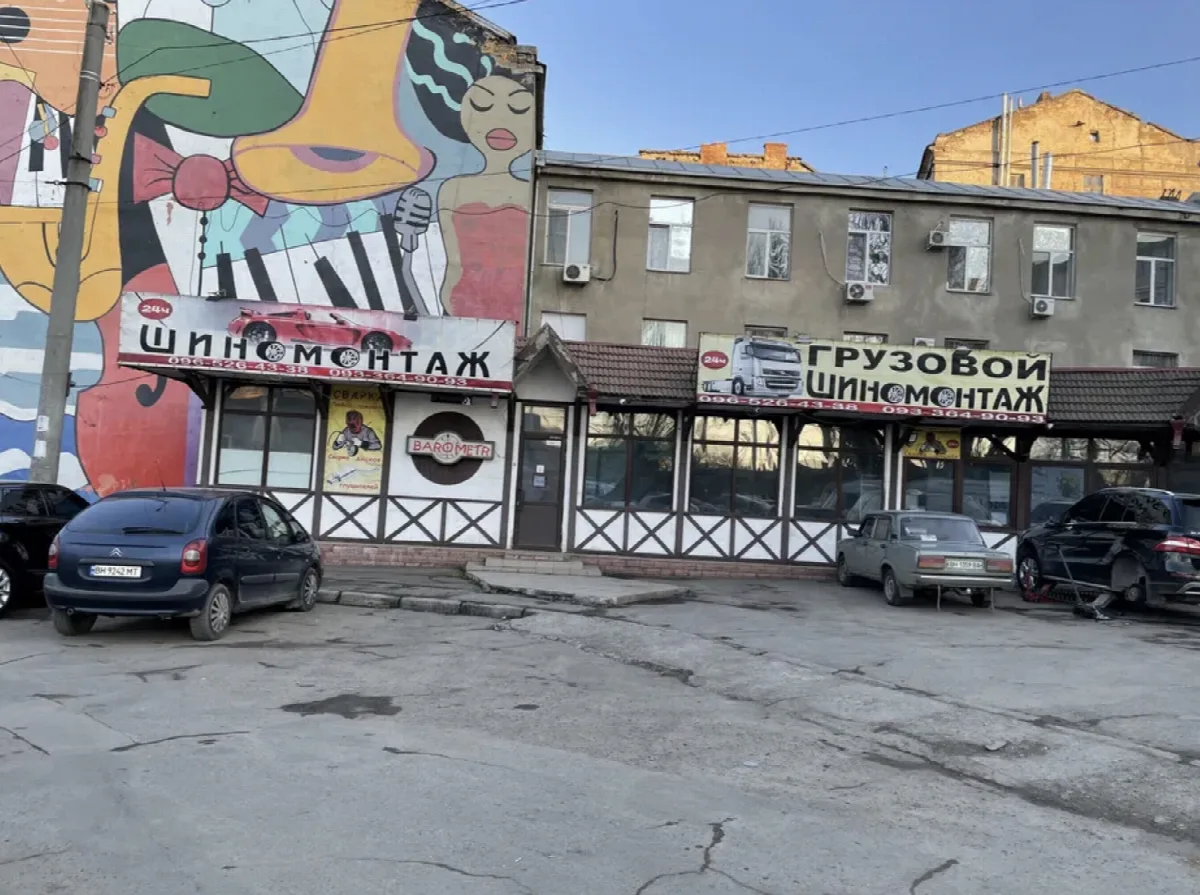 Комерційна, 147 м², Центр