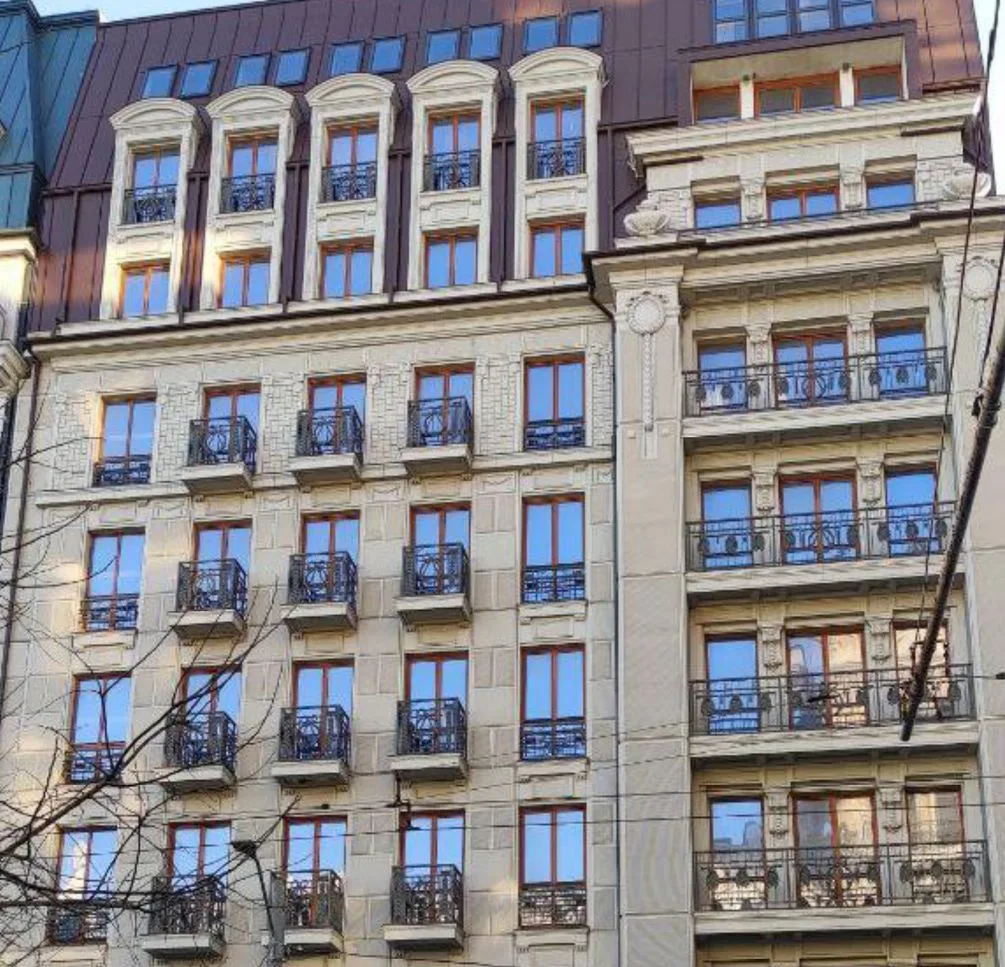 Комерційна, 3 789 м², Центр