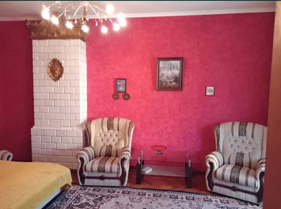3-кімнатна квартира, 80 м², Центр