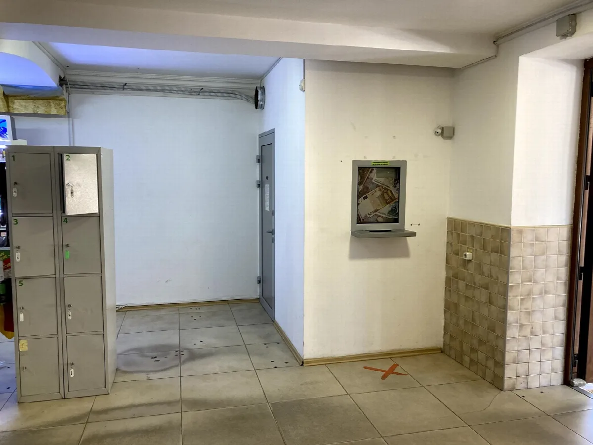Комерційна, 245 м², Центр