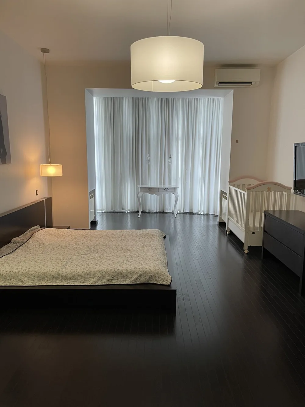 3-кімнатна квартира, 182 м², Мерседес, Центр