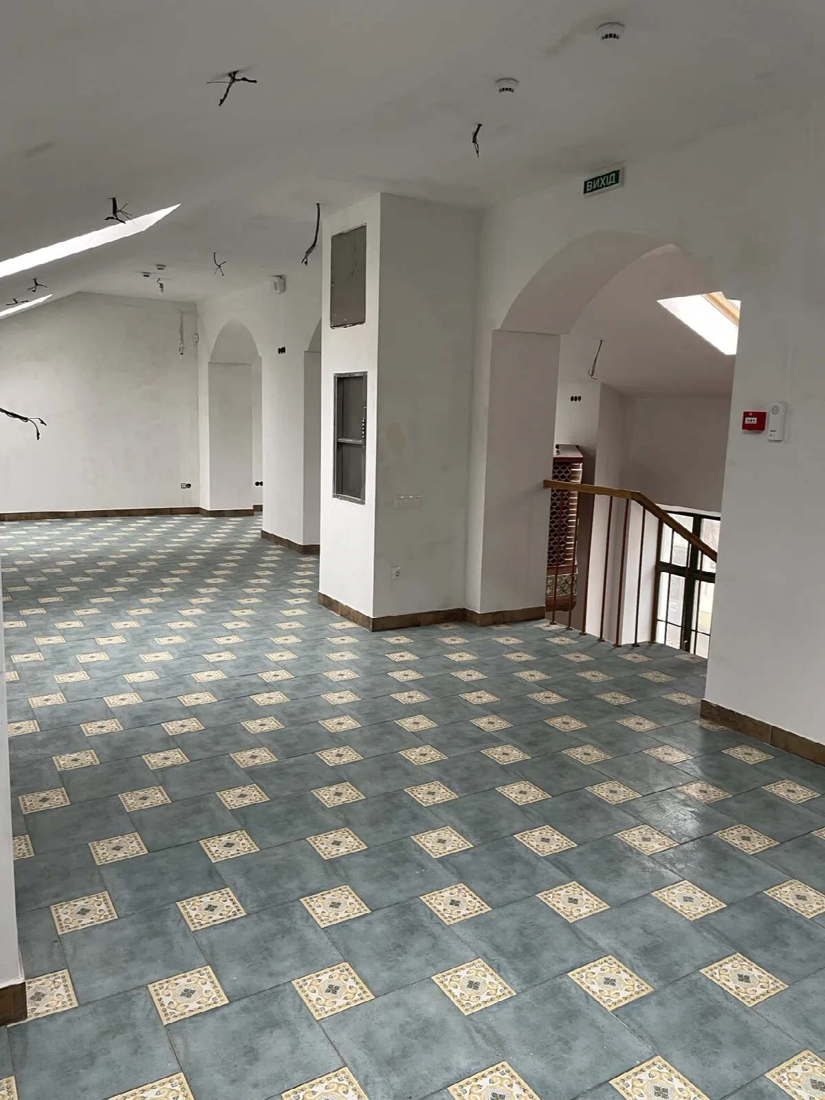 Комерційна, 588 м², Центр
