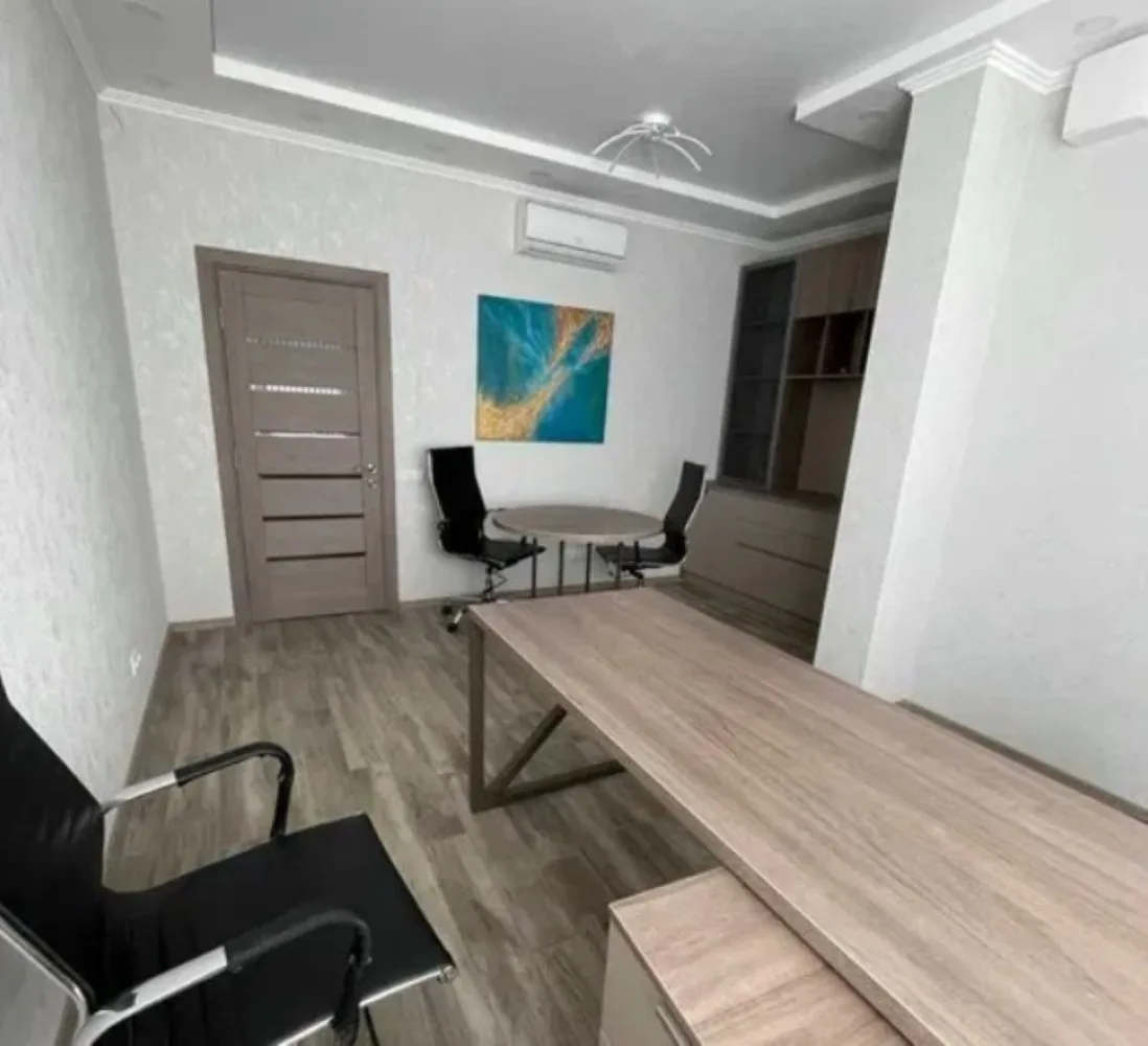 Комерційна, 68 м², Центр