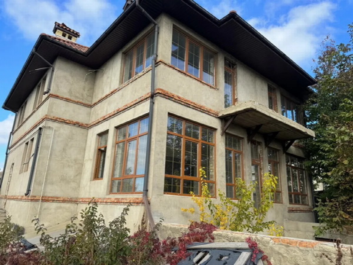 6-room house, 392 m², Sovinion