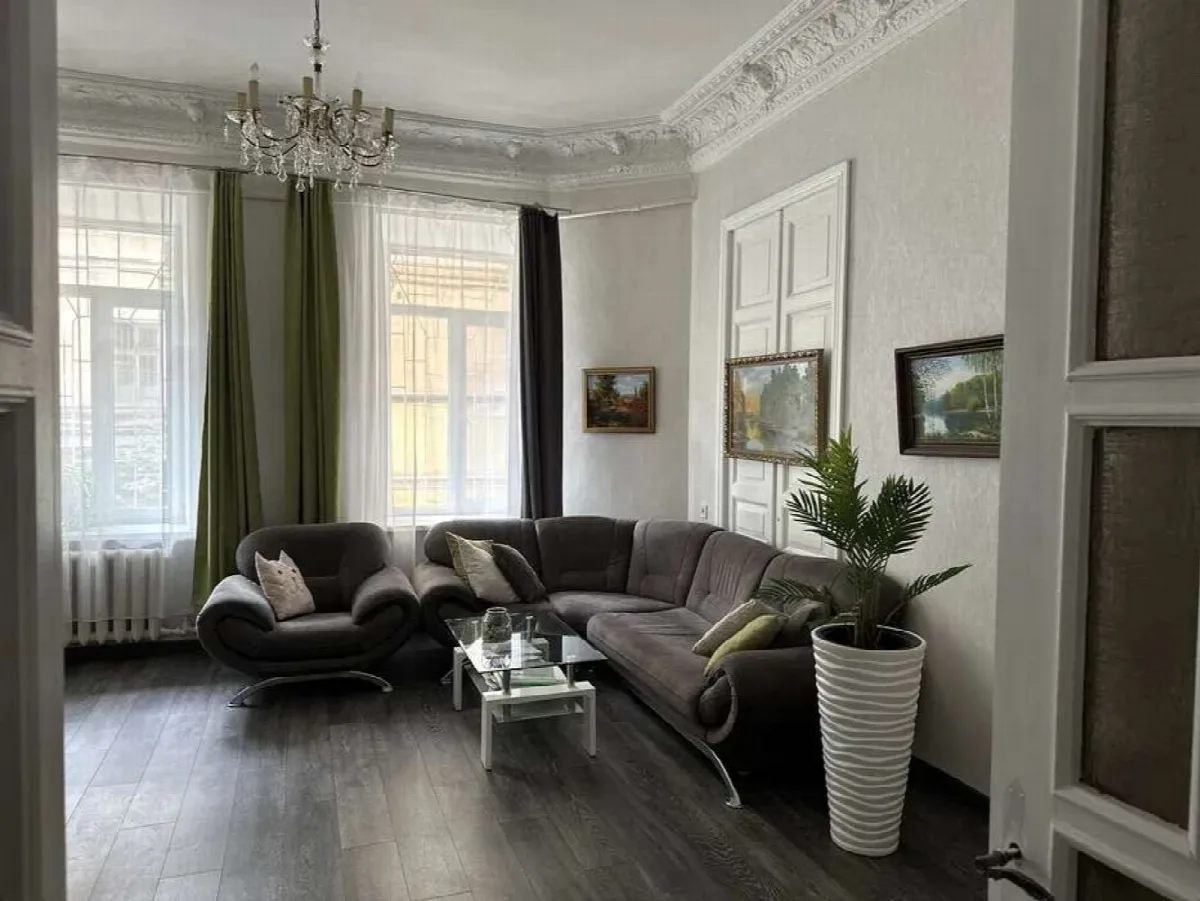 4-кімнатна квартира, 100 м², Центр
