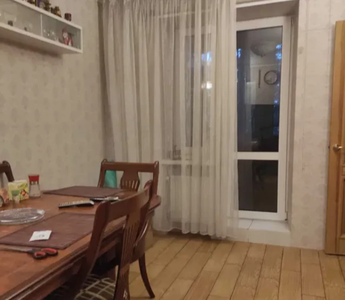 4-кімнатна квартира, 97 м², Молдаванка