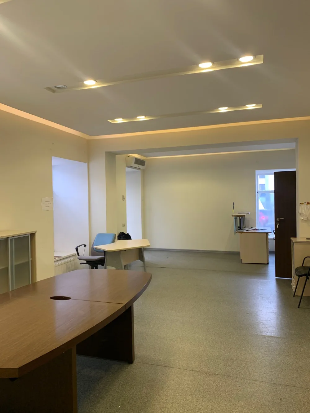 Комерційна, 445 м², Центр