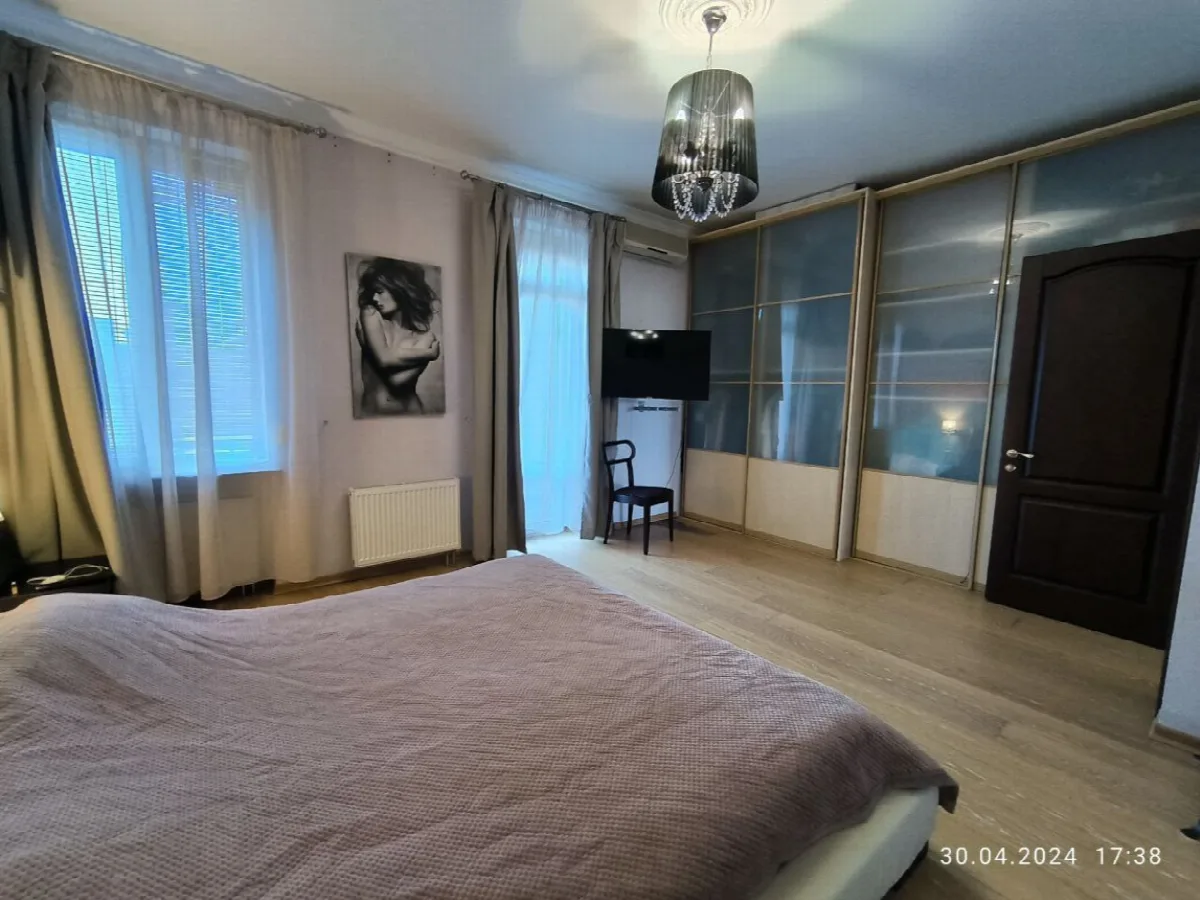 2-комнатная квартира, 90 м², Центр