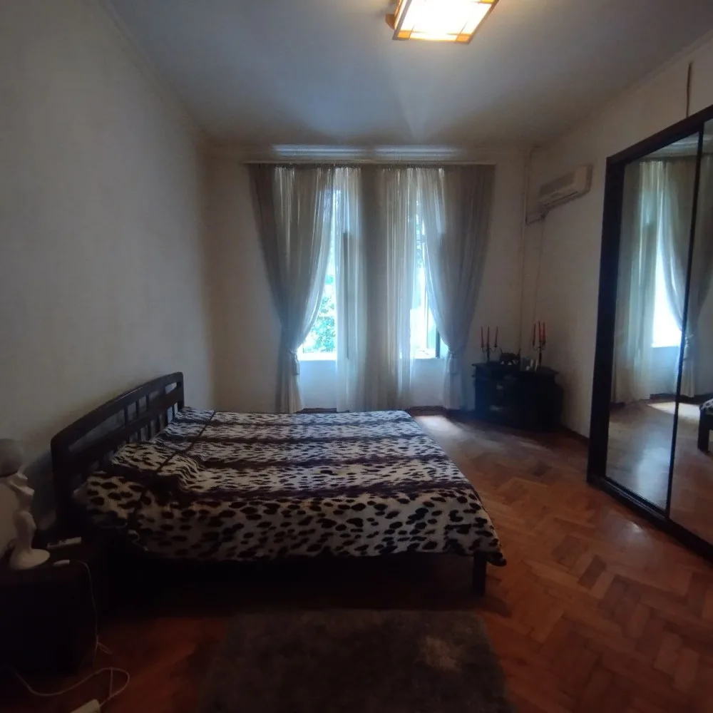 5-комнатная квартира, 200 м², Центр
