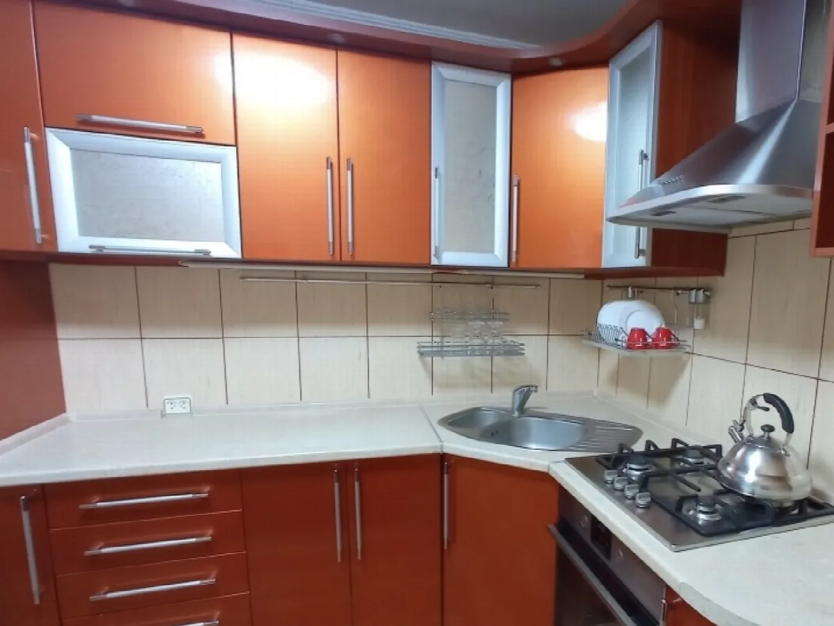 4-кімнатна квартира, 86 м², Таїрове, смт
