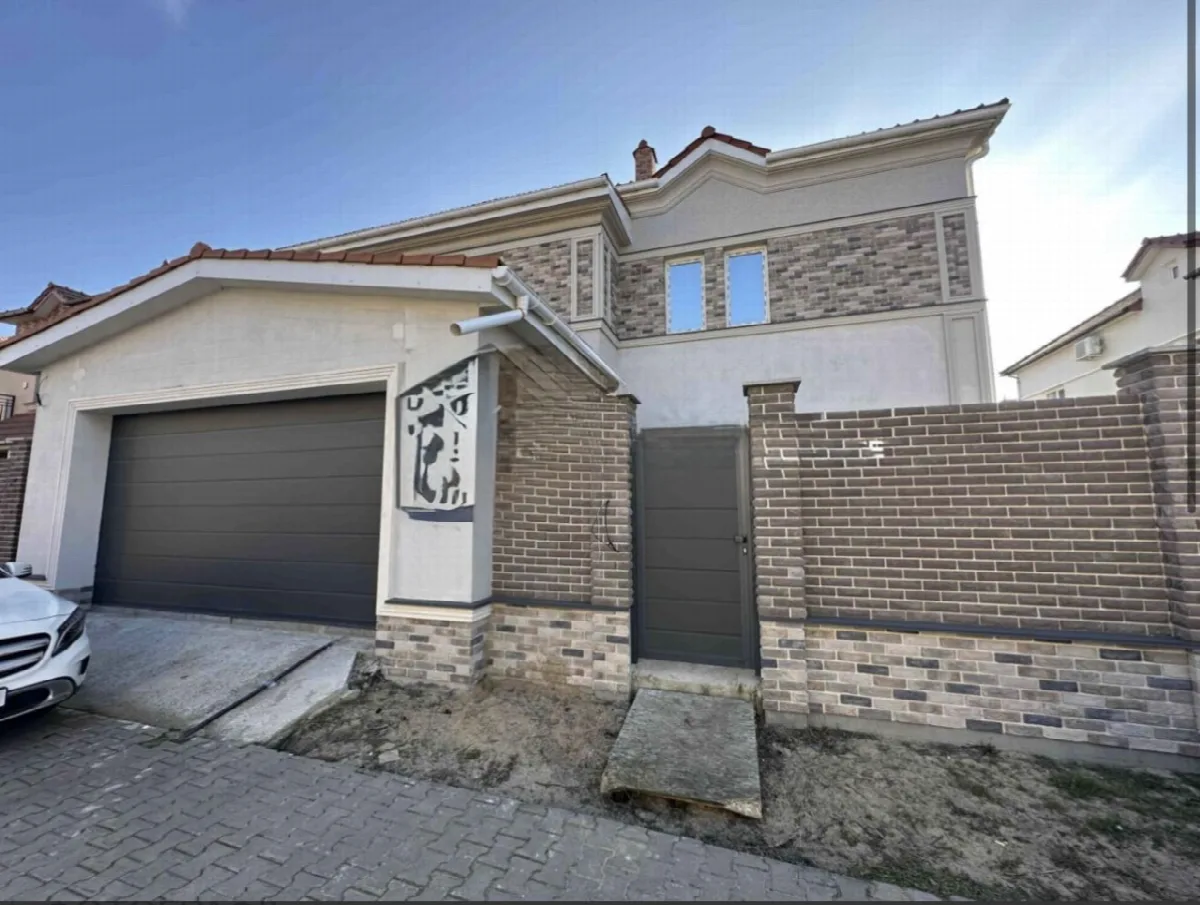3-кімнатний будинок, 400 м², Совіньйон