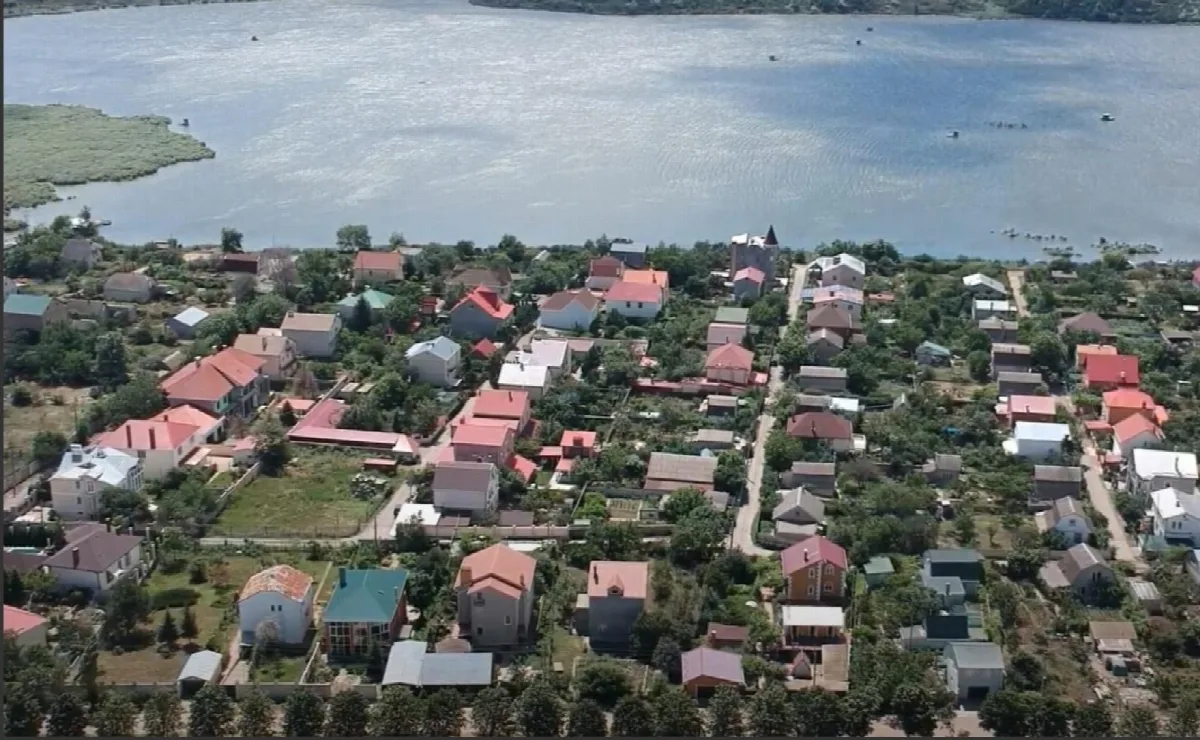 Land, Sukhyi Lyman