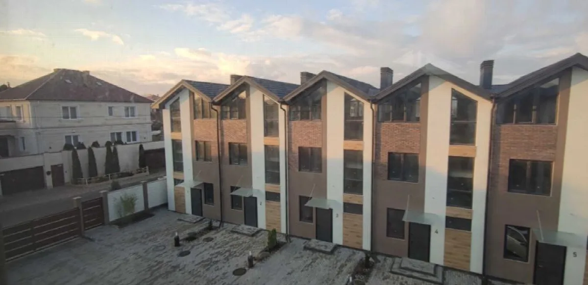 3-кімнатна квартира, 120 м², Червоний хутір