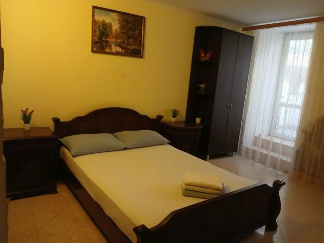 3-кімнатна квартира, 75 м², Центр