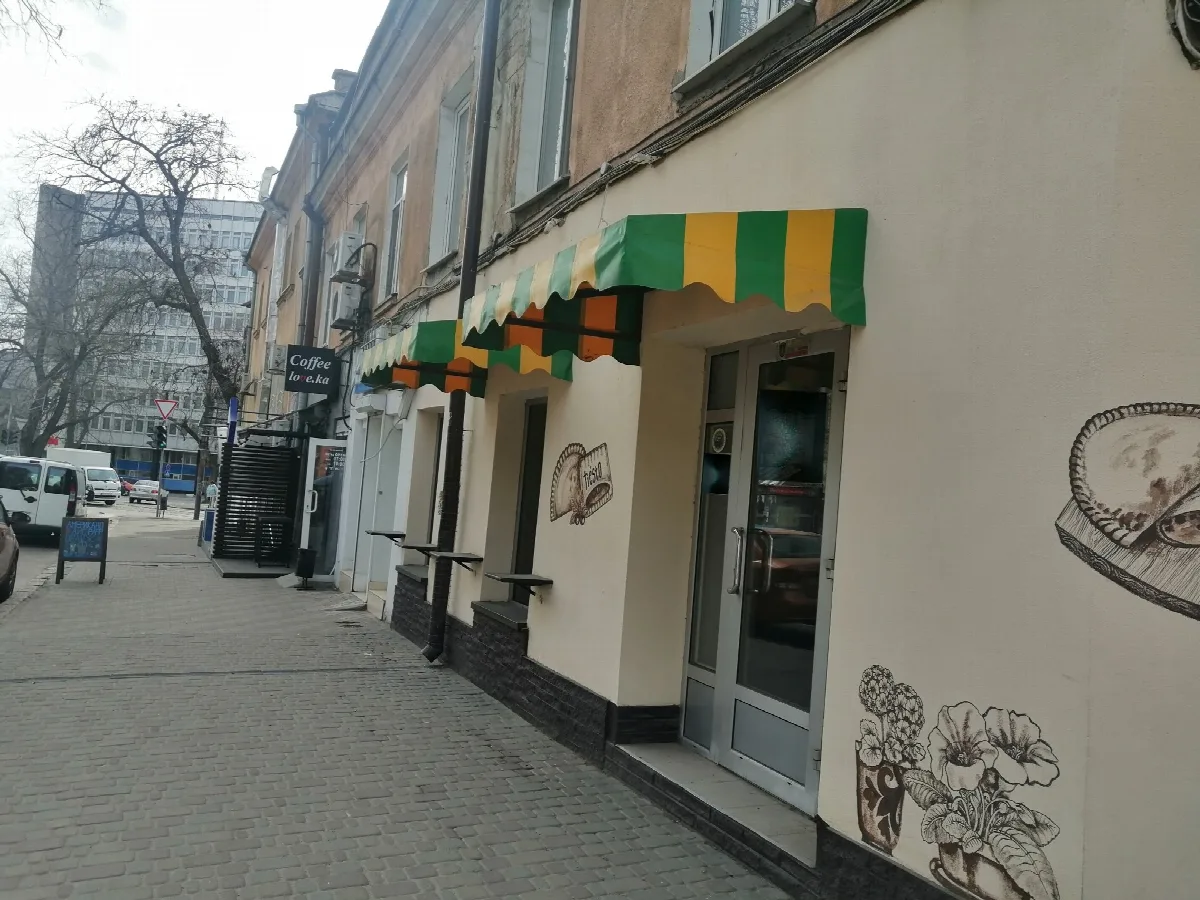 Комерційна, 75 м², Центр