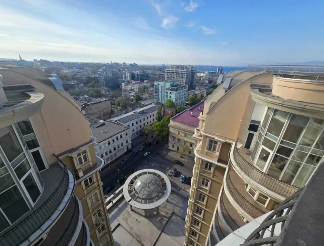 4-кімнатна квартира, 158 м², Центр