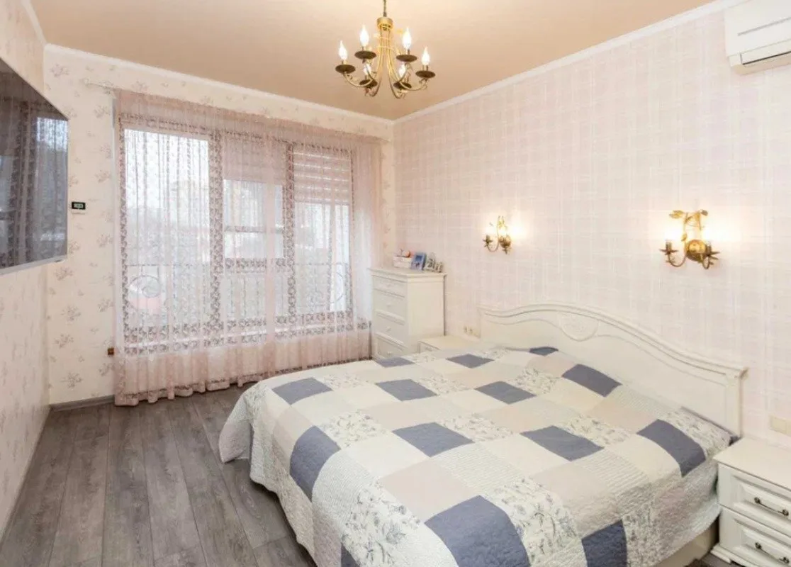 3-комнатная квартира, 103 м², Академгородок, Фонтан