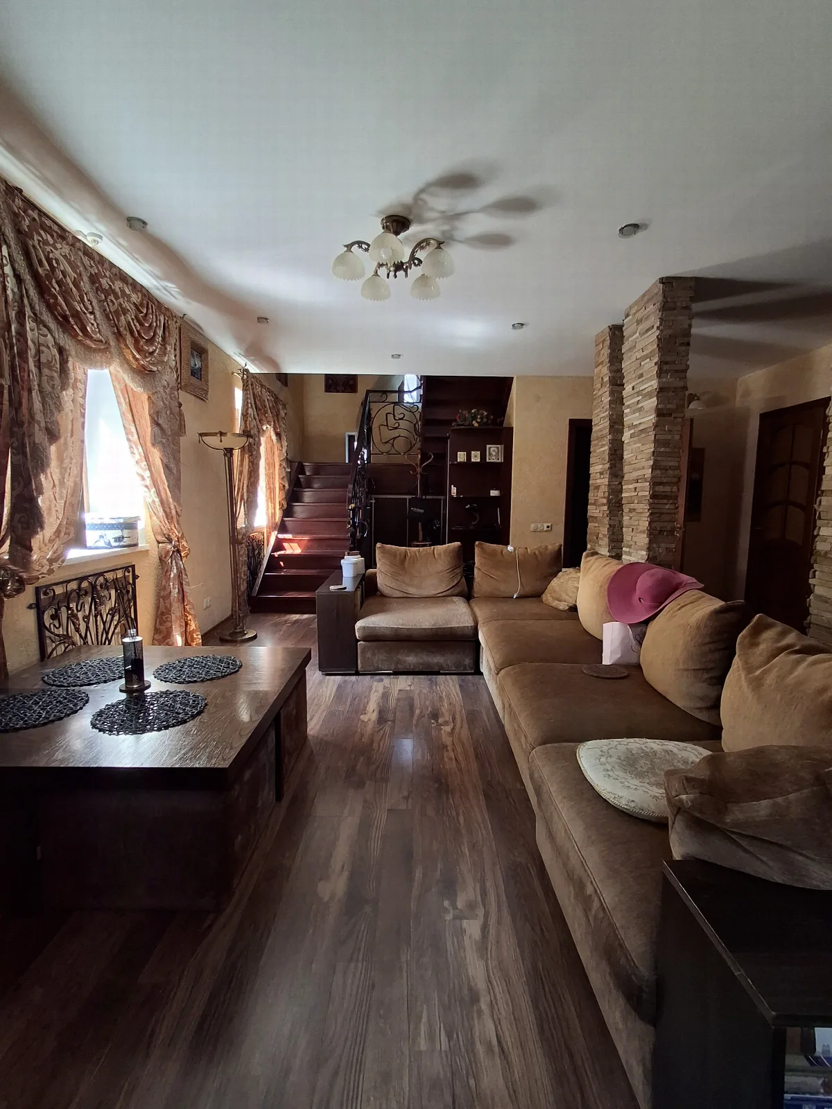 3-кімнатний будинок, 240 м², Таїрова