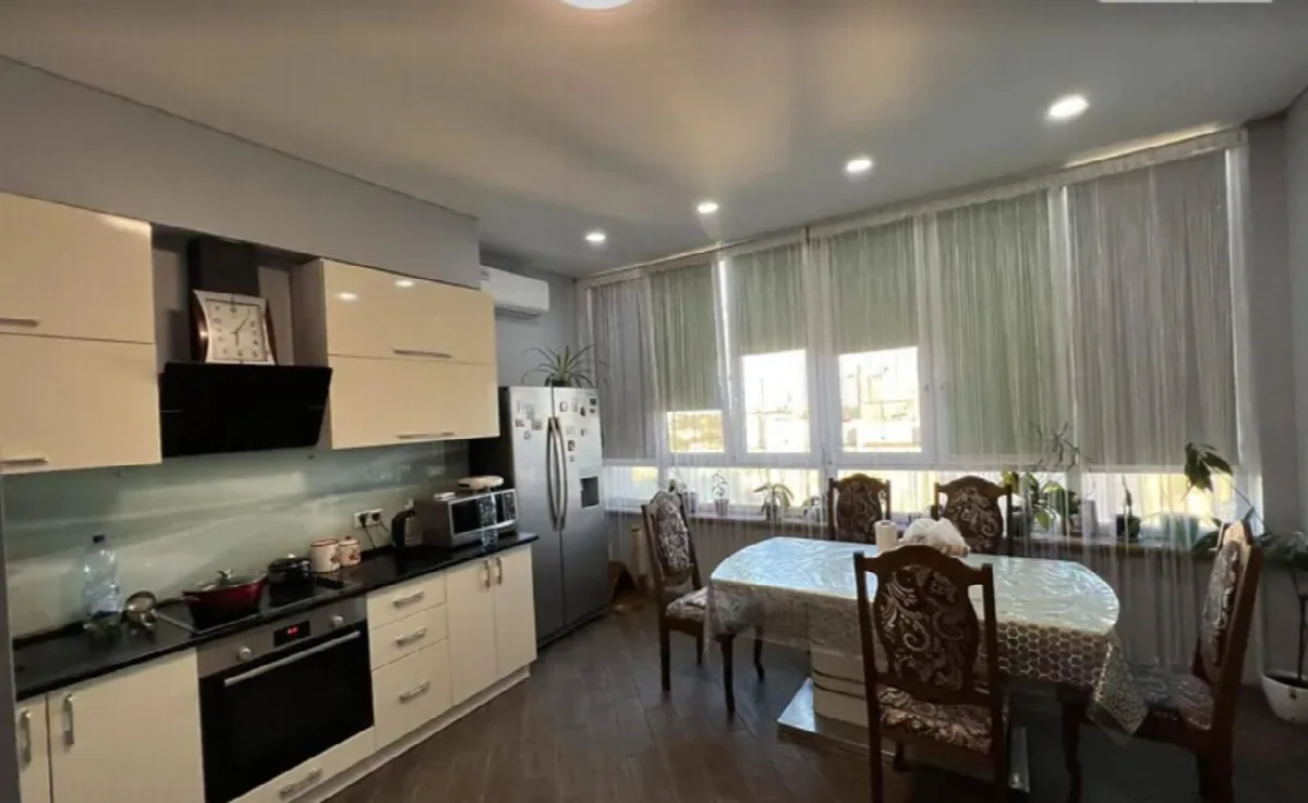5-кімнатна квартира, 158 м², Молдаванка