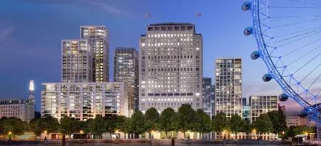 Apartment in a residential complex near the London waterfront