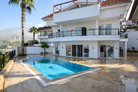 5-room house, 300 m², Kargıcak