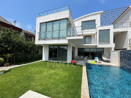 4-комнатный дом, 240 м²