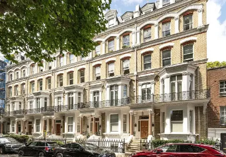 Luxury Residences in the Heart of Kensington by Celebrity Architect