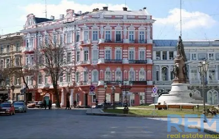 4-кімнатна квартира, 145 м², Центр