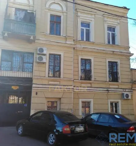 5-кімнатна квартира, 150 м², Центр
