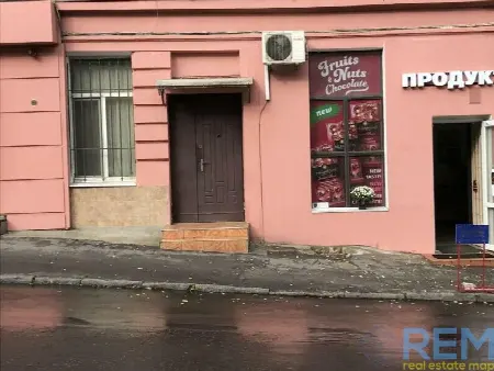 Комерційна, 38 м², Центр