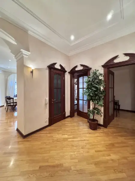 4-комнатная квартира, 160 м², Центр