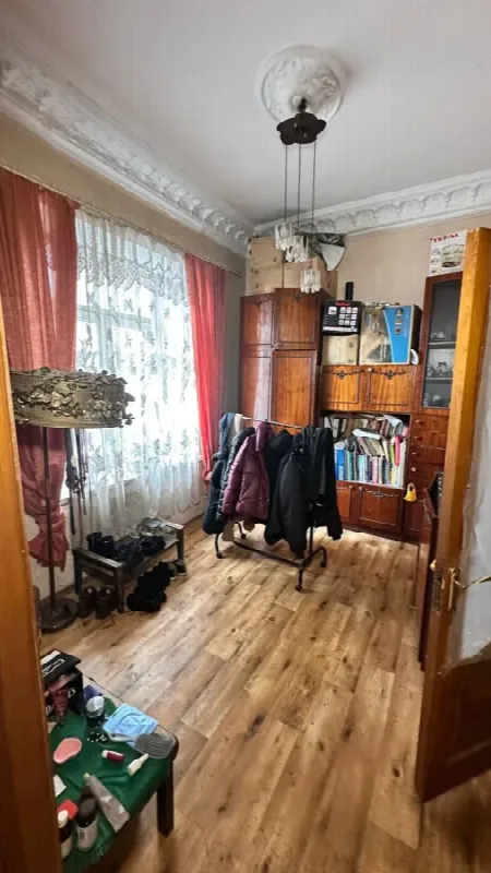 4-комнатная квартира, 69 м², Центр