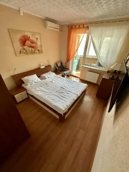 3-кімнатна квартира, 61 м², Таїрова
