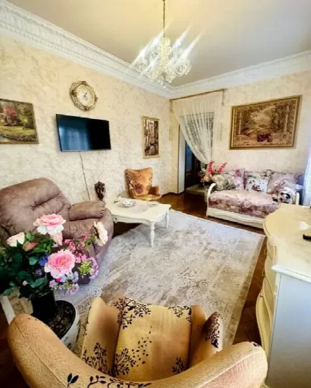 3-кімнатна квартира, 57 м², Центр