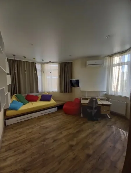 3-комнатная квартира, 85 м², Романовский, Слободка
