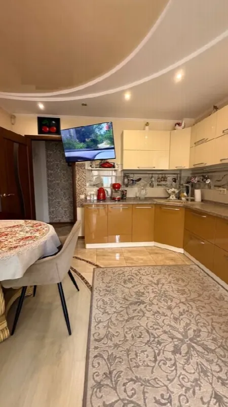 3-кімнатна квартира, 100 м², Таїрова