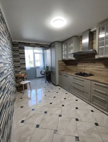 3-кімнатна квартира, 72 м², Таїрова