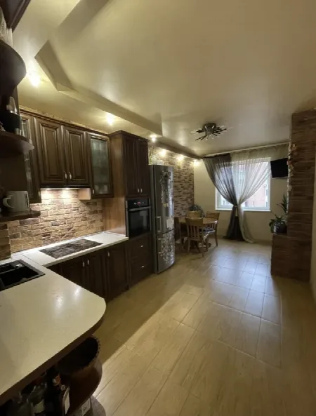 2-комнатная квартира, 72 м², Радужный, Таирова