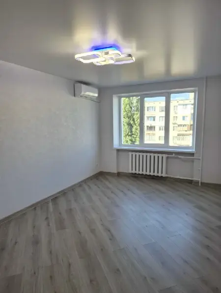 3-кімнатна квартира, 60 м², Таїрова