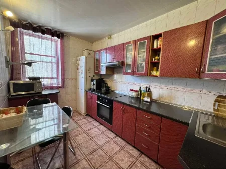 3-кімнатна квартира, 65 м², Таїрова
