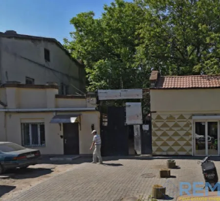 Комерційна, 621 м², Центр